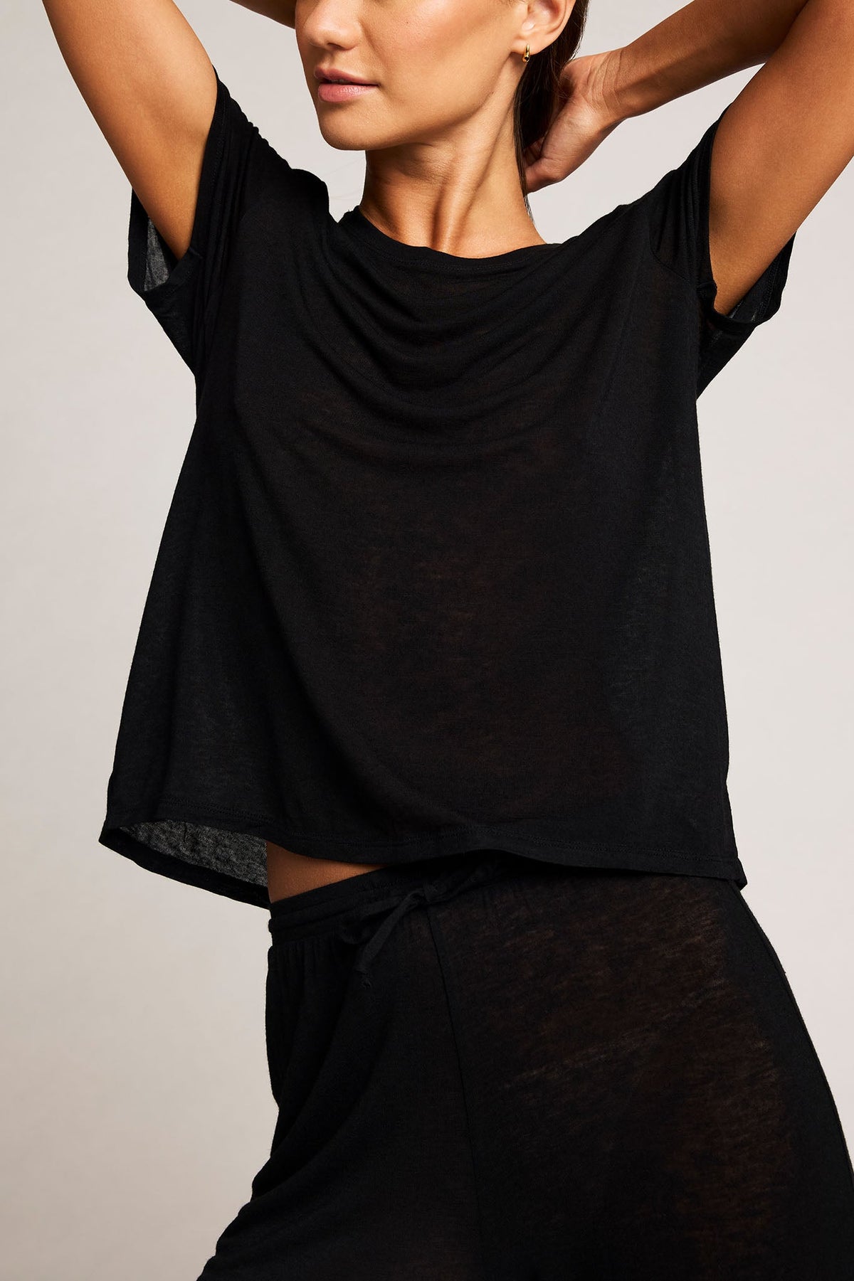 Fino Featherweight Cashmere Boyfriend Tee in Black