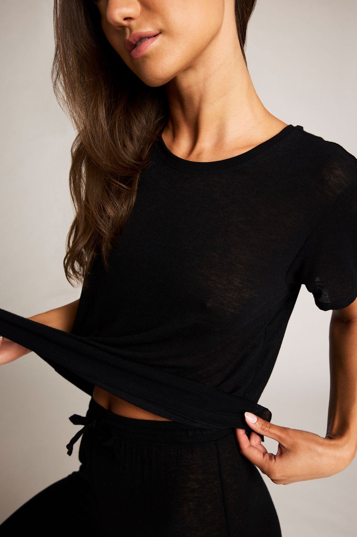 Fino Featherweight Cashmere Boyfriend Tee in Black