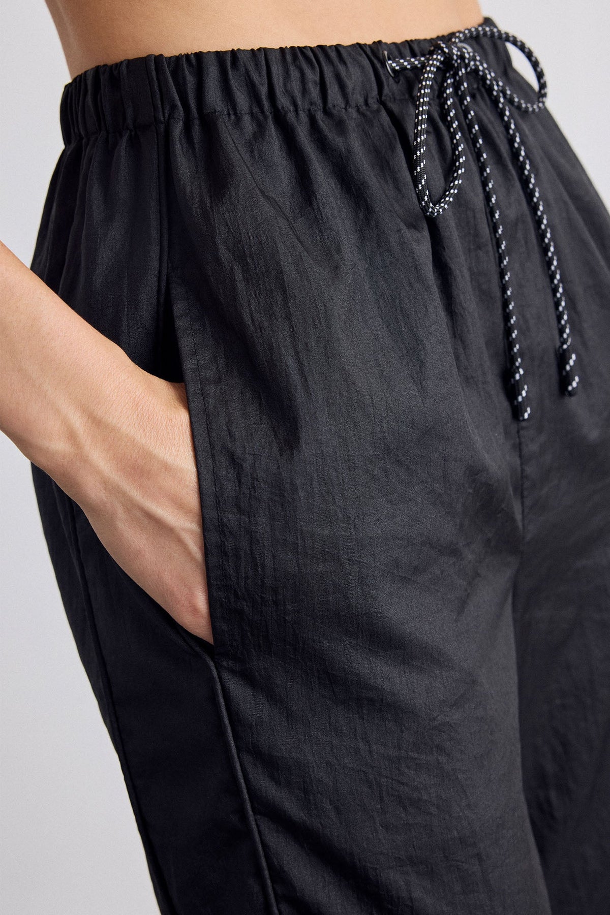 Parachute Jogger in Black